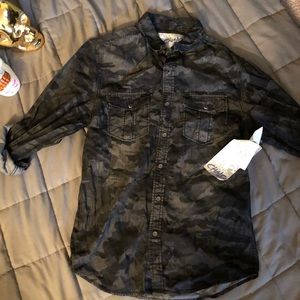 Men’s grey camouflage button up shirt